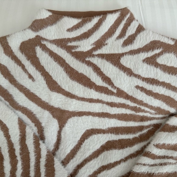 RACHEL ZOE WOMEN’S ZEBRA PRINT FUZZY KNIT SWEETER SIZE M - Picture 4 of 8